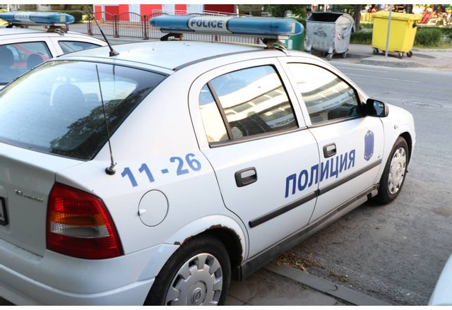 Служители на РУ Севлиево са задържали мъж стрелял по автомобил