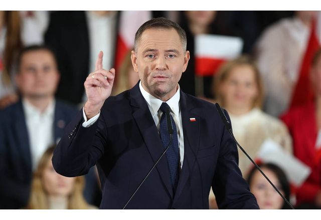 Полският президент Карол Навроцки няма да се среща с унгарския