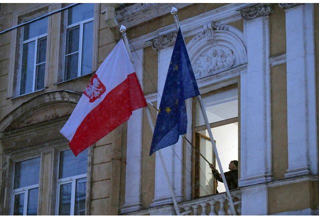 Трима мъже ще бъдат изправени пред съд в Полша за
