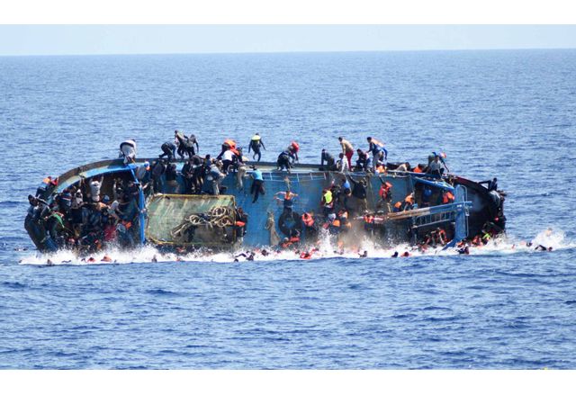 Потъващо корабче с нелегални мигранти