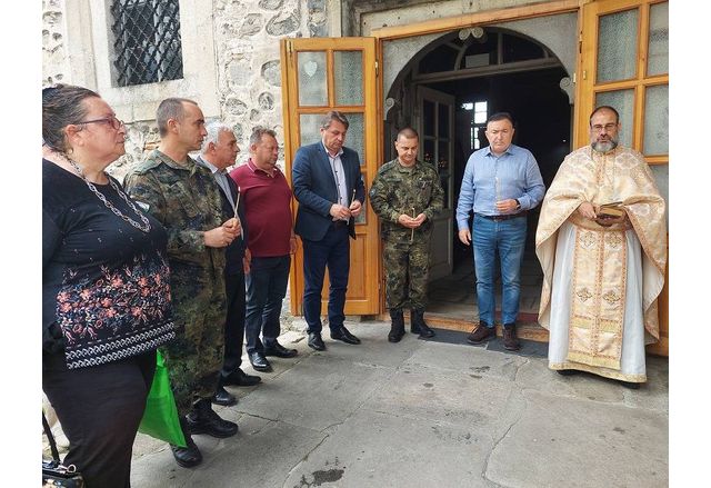 Православните християни в Карлово почетоха църковния празник Свети Дух Десетки