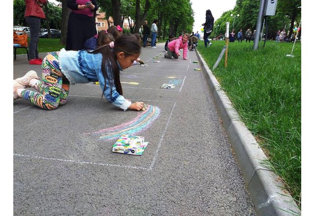 Деца от подготвителни групи и ученици от начален етап ще