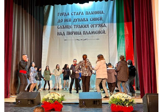 Празничен концерт в Орахово за 3 март 