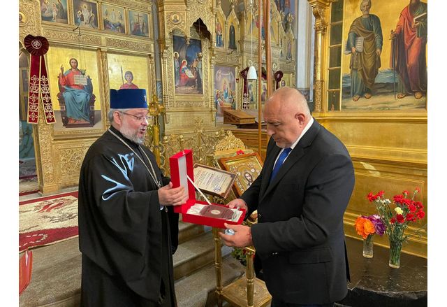 Председателят на ПП ГЕРБ Бойко Борисов и Старозагорският митрополит Киприан