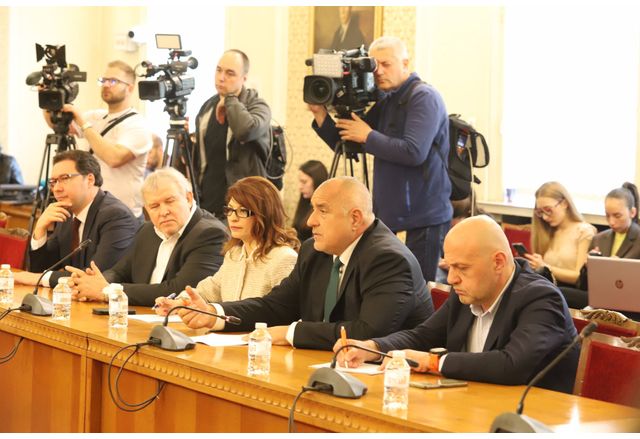 Започна лидерската среща между ГЕРБ СДС и Продължаваме Промяната Демократична България