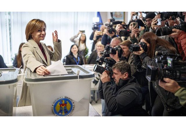 Резултати от президентските избори в Молдова дават преднина на действащия