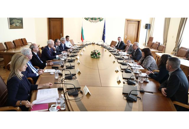 Премиерът Гълъб Донев проведе среща със социалните партньори