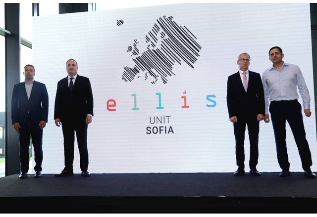 България е първата страна в Източна Европа която се присъединява