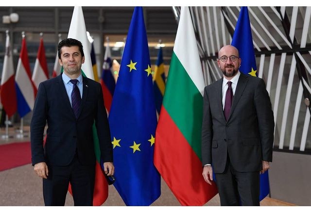 Премиерът Кирил Петков се срещна с председателя на Европейския съвет Шарл Мишел