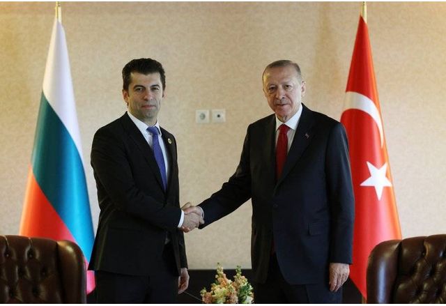 Българският премиер Кирил Петков се срещна с турския президент Реджеп