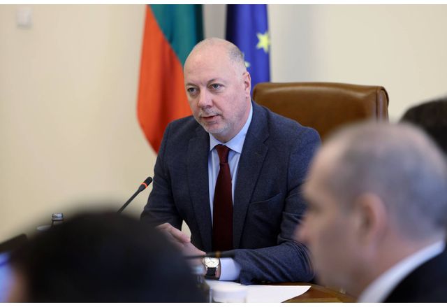 Във връзка с усложнената зимната обстановка и снеговалежите в страната