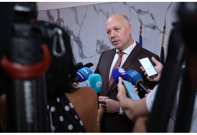 Работата на правителството не е да политиканства Ние работим и