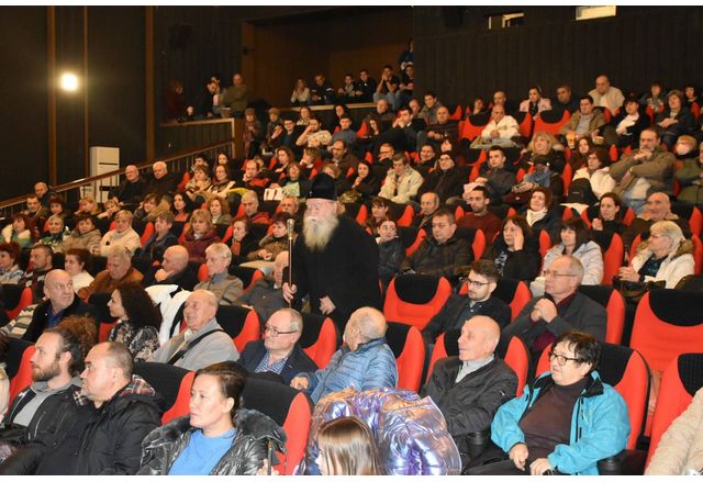 Препълнена зала в Ловеч за премиерата на филма Слънчев бряг - експрес към ада