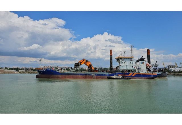 Откриха кокаин за 7 млн лв в кораб на пристанище