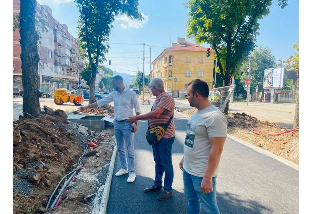 Продължават ремонтите на пътища във Враца