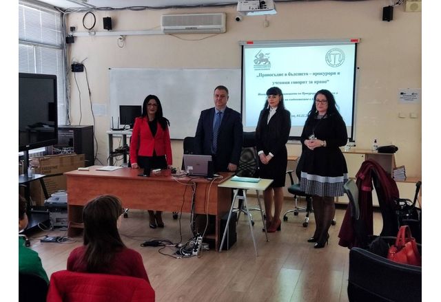 Прокурори се срещнаха със седмокласници от три училища в Пловдив