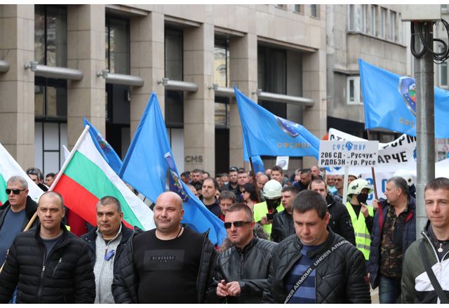 Протест на полицаи, пожарникари и служители в системата на затворите 