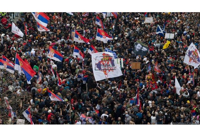 Стотици хиляди хора от цялата страна се събраха в Белград