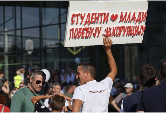 Хиляди протестираха в Нови Сад в събота при 30 градуса