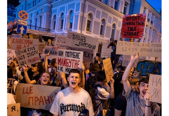 В Чернигов се провежда митинг срещу закона подписан от Володимир