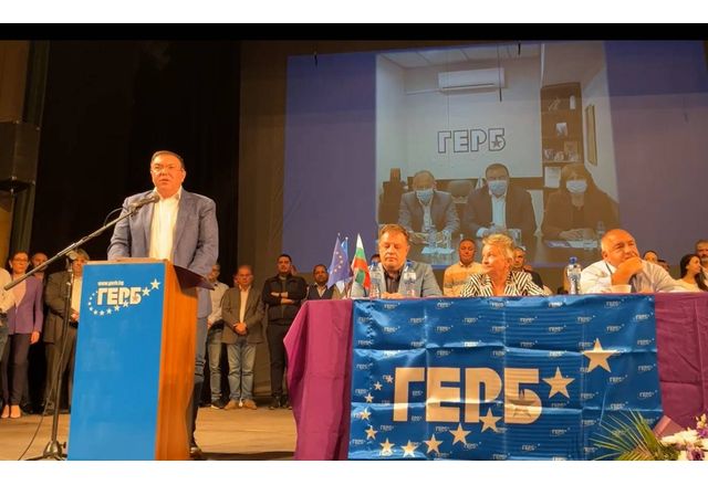 Премиерът Кирил Петков водил тайни разговори на тъмно с представители