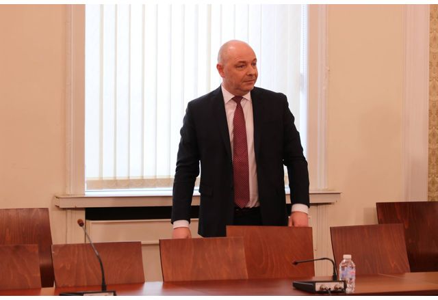 Правителство с трима вицепремиери предлага кандидатът за премиер проф Николай