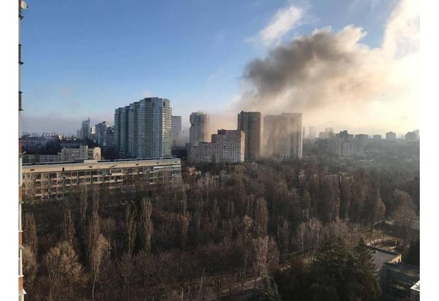 Пряко попадение на руска ракета в жилищен блок в Киев