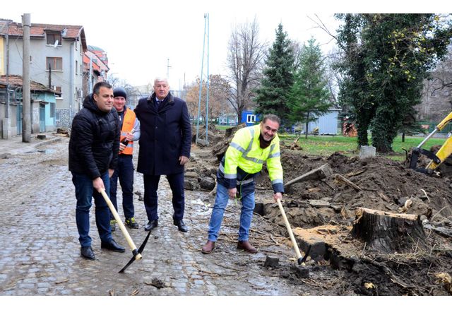 Първа копка на ремонта на ул. "Даме Груев"