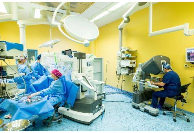 Първа операция с новата роботизирана система Да Винчи от последно поколение в УМБАЛ Света Марина - Плевен