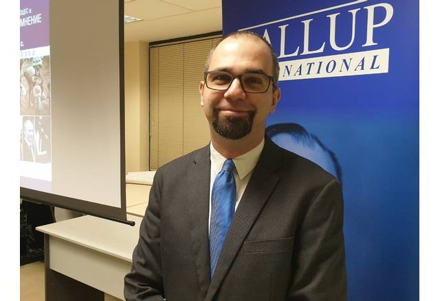 Социологът Първан Симеонов официално обяви своето напускане на социологическата агенция