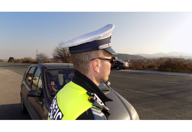 Пътни полицаи от Силистра са установили 32 годишен мъж да управлява