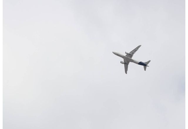 Самолет на египетските авиолинии е кацнал извънредно на летището в