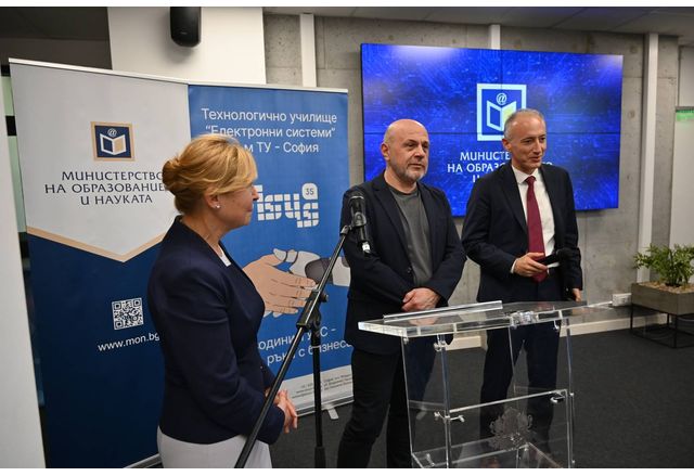 Работна среща за развитието на Технологичното училище "Електронни системи" (ТУЕС) в София Тех Парк, инициирана от вицепремиера и министър на иновациите и растежа Томислав Дончев и министъра на образованието и науката Красимир Вълчев