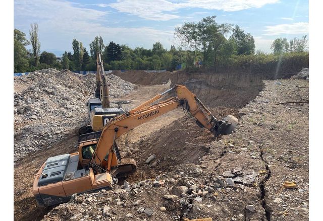 Премахването на двете стари сгради от терена на Националната детска