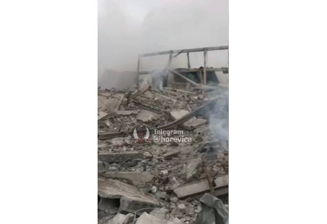Разрушената до основи сграда в Макеевка, където са се помещавали стотици руски военни