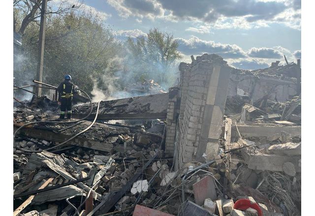 Руските изроди удариха кафене и магазин в харковското село Гроза