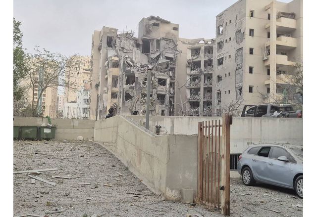 Иранска ракета отново удари Беершеба Times of Israel съобщава за