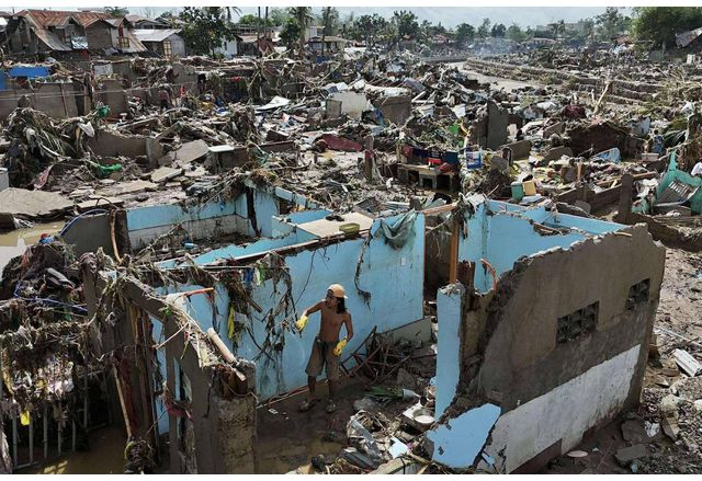 Разрушения във Филипините от тайфуна "Калмаеги"