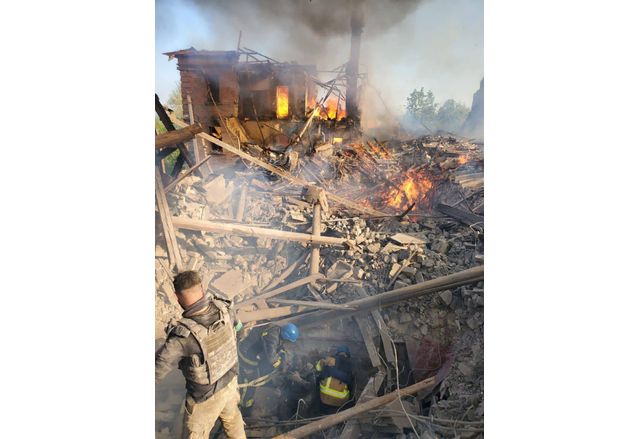 Руските терористи пуснаха авиобомба върху училището в селището Белогоровка Луганска