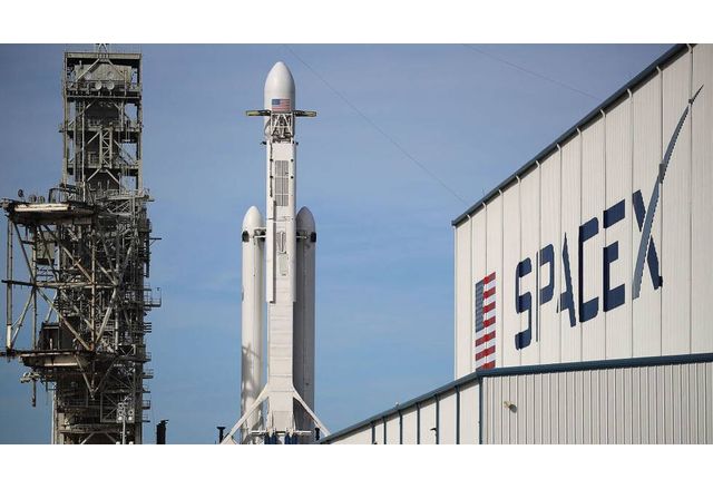 Американската компания Спейс Екс SpaceX на най богатия човек Илон