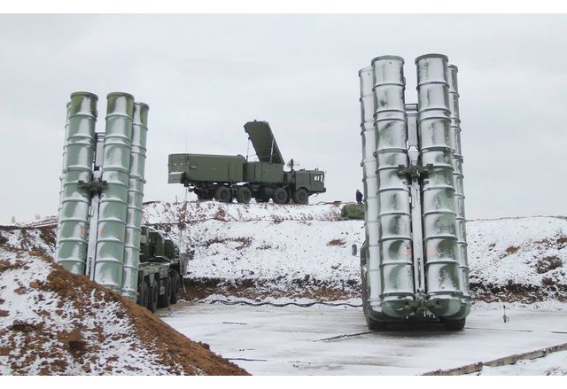 Украинските военни унищожиха зенитно ракетния комплекс С 300 от който рашистките окупационни