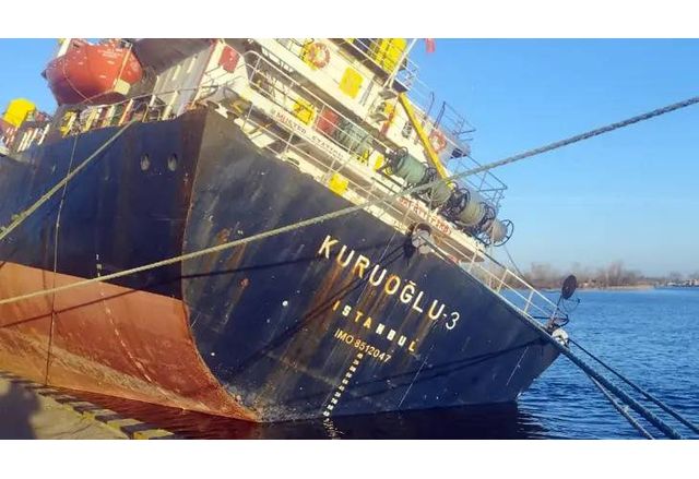 Товарен кораб плаващ под турски флаг е бил ударен на