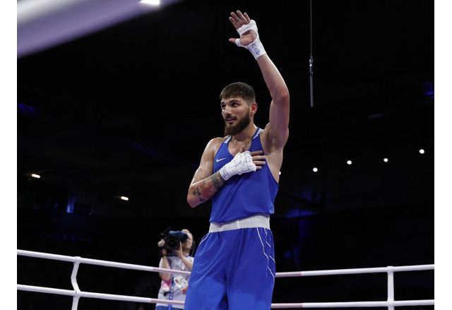 Българските боксьори Радослав Росенов и Рами Киуан се класираха за