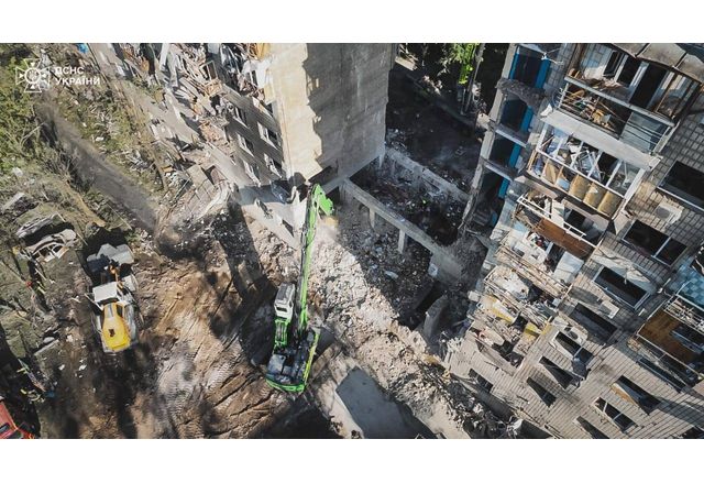 В Киев броят на жертвите на мащабния руски ракетен и