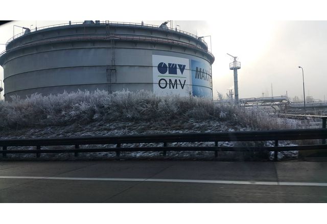 Рафинерията на OMV в Швехат край Виена