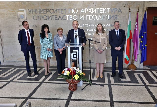 Министърът на образованието и науката Красимир Вълчев, който заедно с ректорите на технически университети обсъдиха мерки за повишаване интереса към кандидатстването с тези предмети