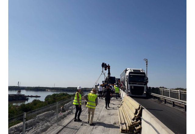 Продължава основният ремонт на българския участък на Дунав мост при