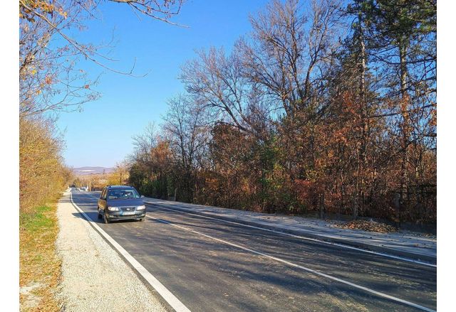 Обновен е общинският път между великотърновските села Ресен Водолей и