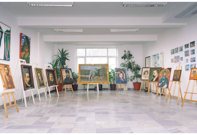Ретроспективна изложба на художника Евгени Кучков в Мездра