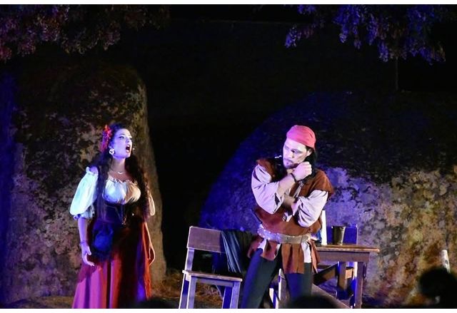 Великолепно представление съчетало гениалната Вердиева музика драматургия разкриваща цялата палитра